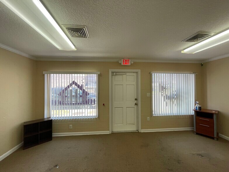 More Photos Of 909 W Magnolia St, Leesburg Medical For Lease