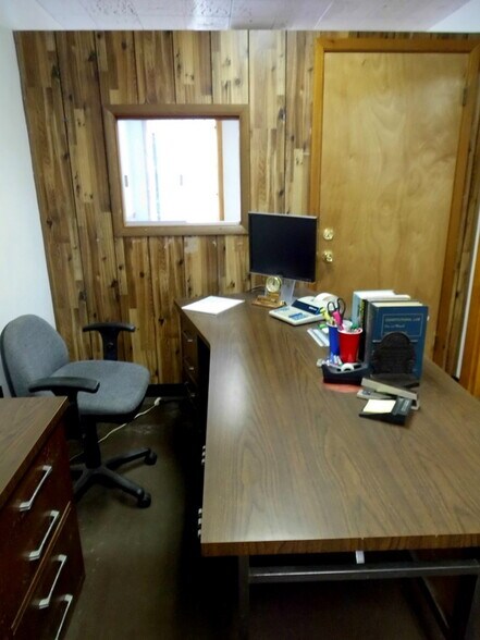 More Photos Of 406 Missouri Ave, East Saint Louis Office For Sale
