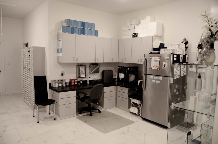 More Photos Of 13661 Vermarion Rd, Houston Medical For Lease