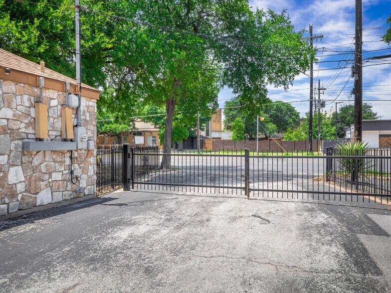 More Photos Of 4409 Menchaca Rd, Austin Medical For Sale