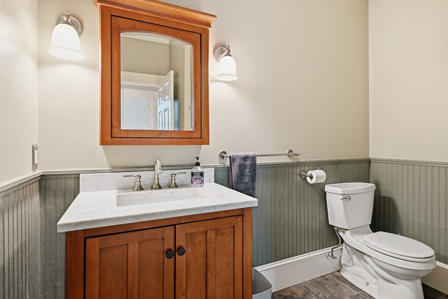 More Photos Of 732 Elm St, West Springfield Freestanding For Sale