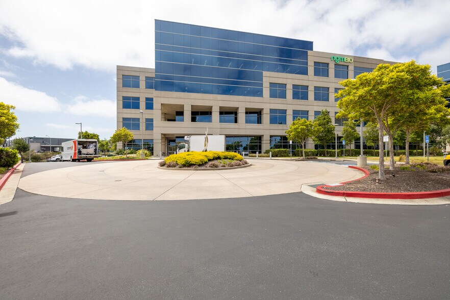 More Photos Of 333 Oyster Point Blvd, South San Francisco Office For Lease