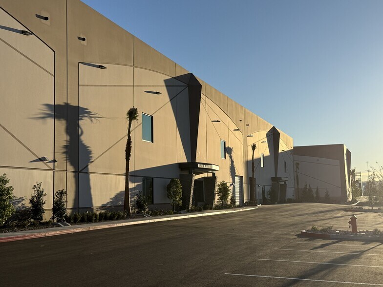 More Photos Of 1180 - 1300 JetStar Ave. Ave, Henderson Airplane Hangar For Lease