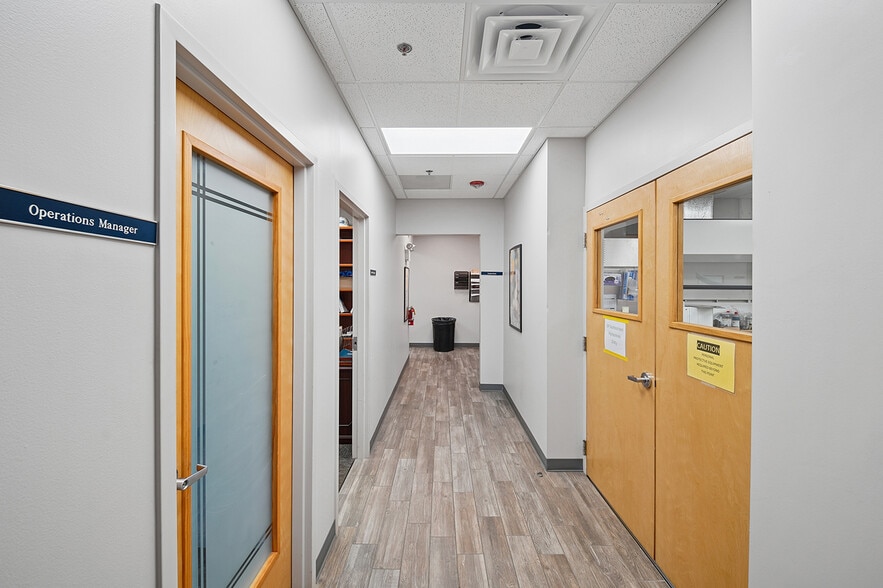 More Photos Of 725 Oakridge Dr, Romeoville Service For Sale