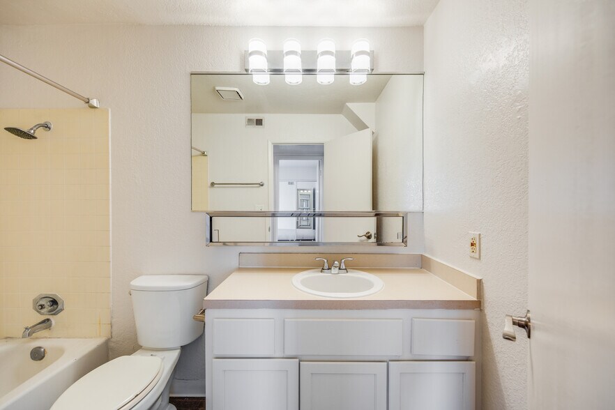 More Photos Of 602-710 Wimbledon Dr, Lodi Apartments For Sale