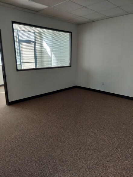 More Photos Of 1630 Main St, Longmont Storefront Retail Office For Lease