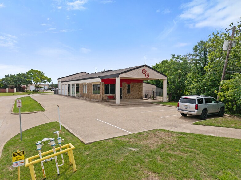 More Photos Of 310 Gautney St, Garland Flex For Sale