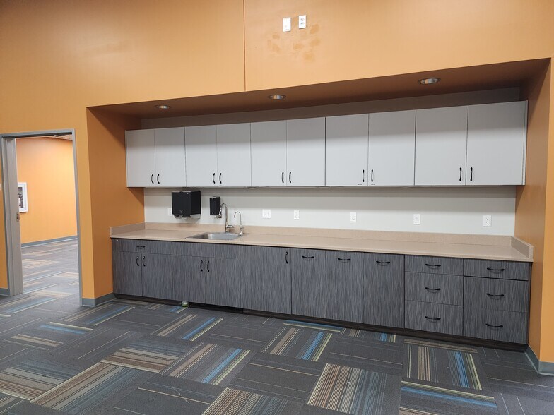 More Photos Of 7011 W Canal Dr, Kennewick Unknown For Lease