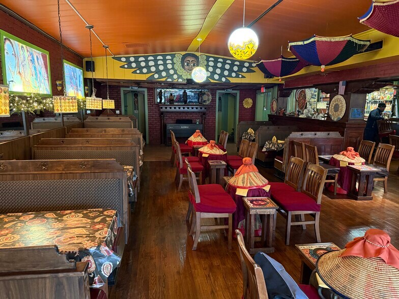 More Photos Of 545 W 9 Mile Rd, Ferndale Restaurant For Sale