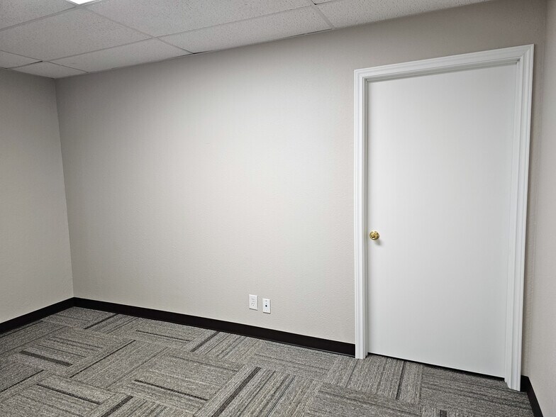 More Photos Of 8001 Mainland Dr, San Antonio Manufacturing For Lease