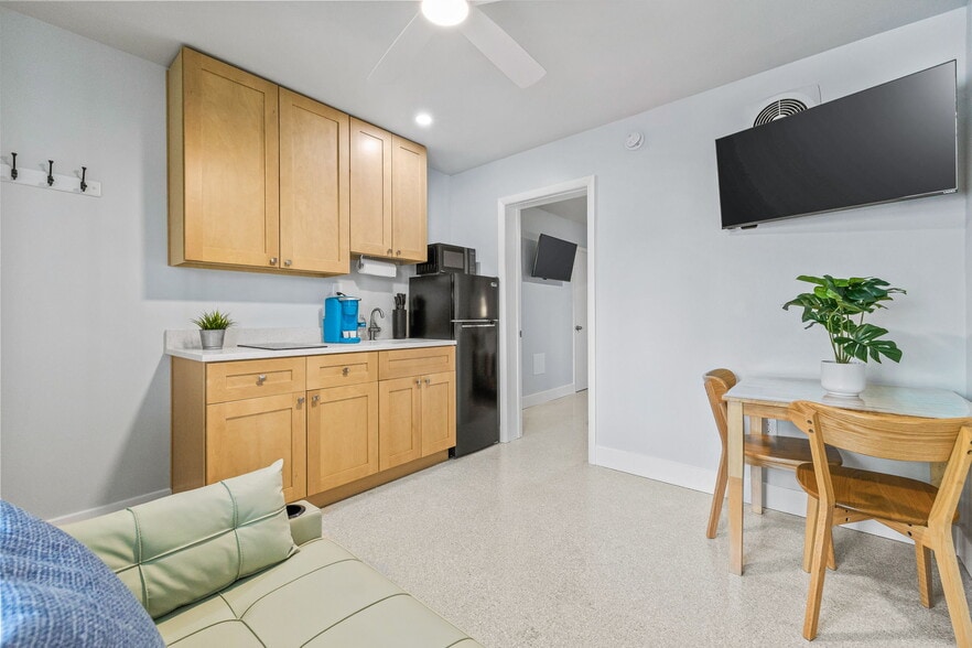 More Photos Of 12100 Gulf Blvd, Treasure Island Hotel For Sale