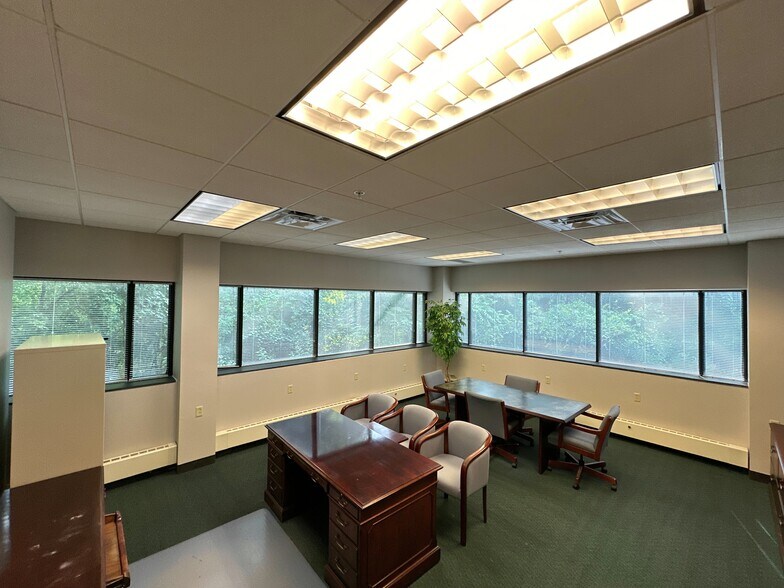 More Photos Of 250 Park West Dr, Pittsburgh Office For Sale