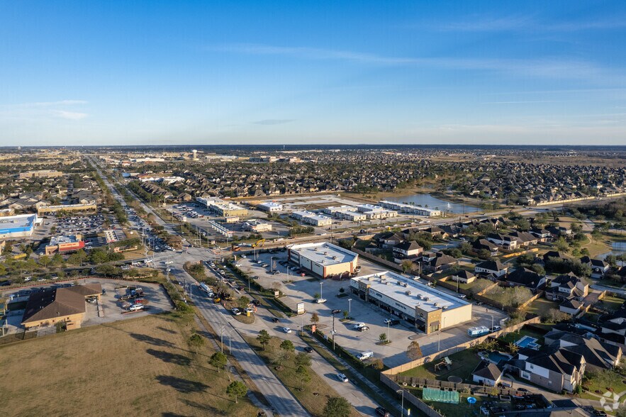 More Photos Of 12810 W Broadway St, Pearland Unknown For Lease