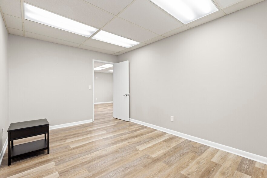 More Photos Of 404 Smithfield Ave, Pawtucket Office For Sale