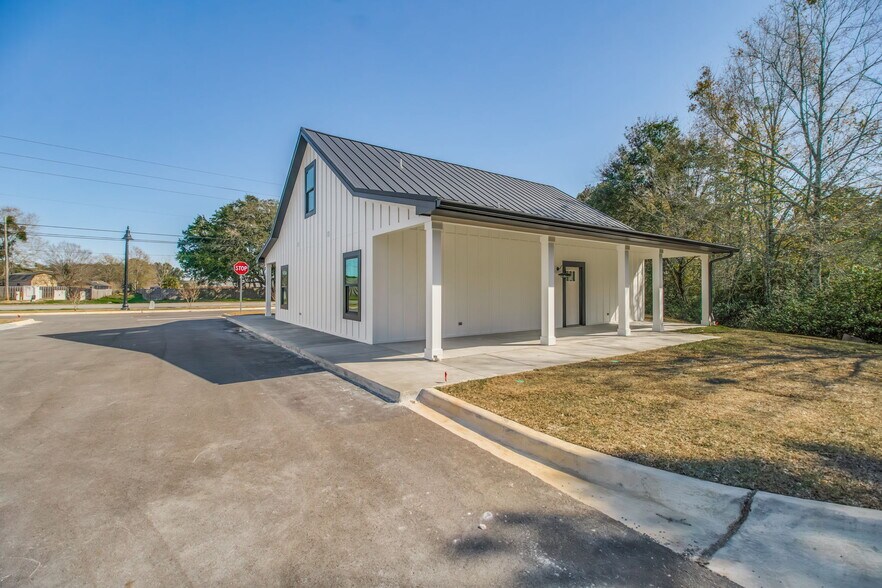 More Photos Of 5433 Chumuckla Hwy, Pace Unknown For Lease