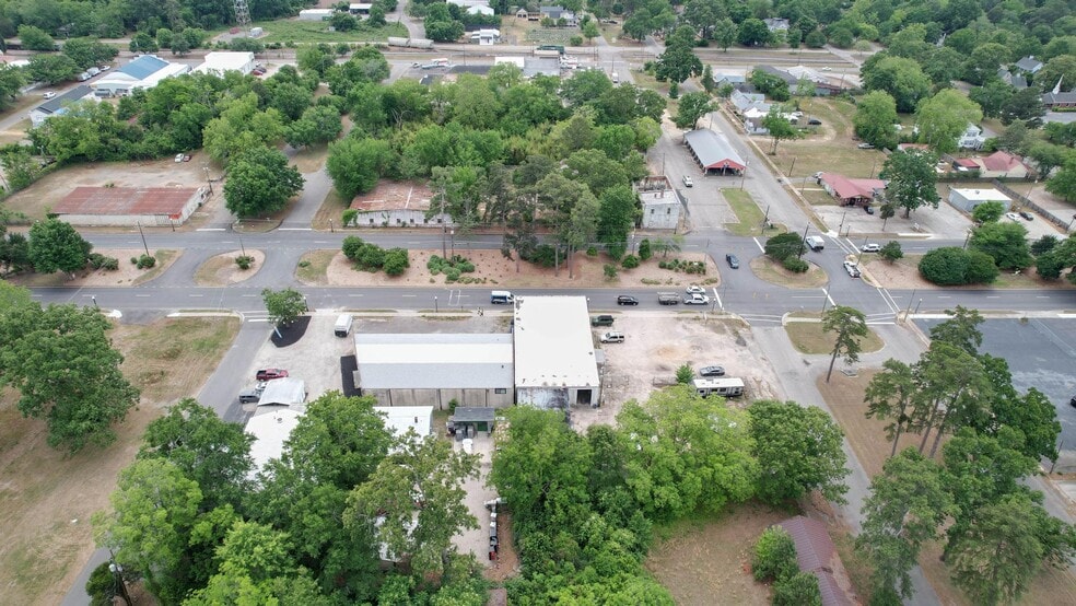 More Photos Of 910 Richland Ave E, Aiken General Retail For Lease
