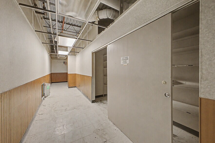 More Photos Of 5866-5870 Middlebelt Rd, Garden City Freestanding For Lease