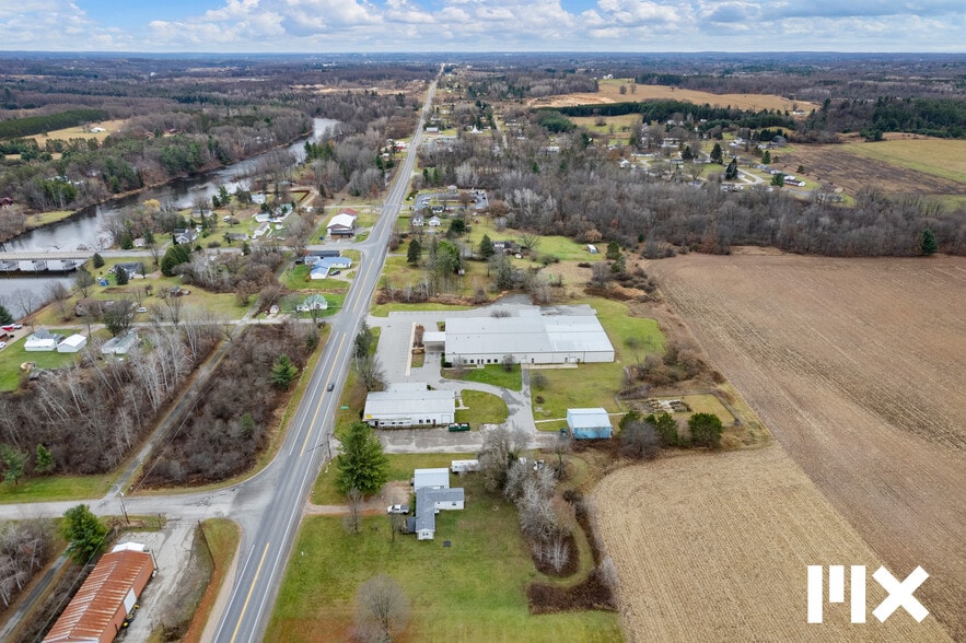 More Photos Of 21685 Northland Dr, Paris Distribution For Sale