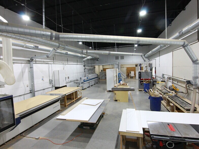 More Photos Of 2120 Vanco Dr, Irving Distribution For Lease