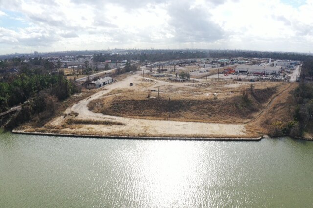 More Photos Of 726 Shields St, Channelview Warehouse For Lease