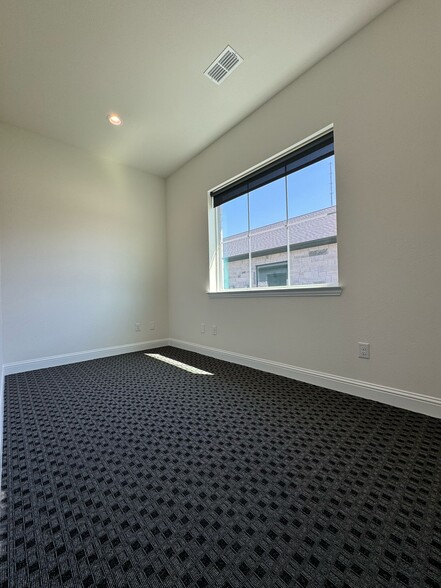 More Photos Of 3951 Alma Rd, McKinney Office For Sale