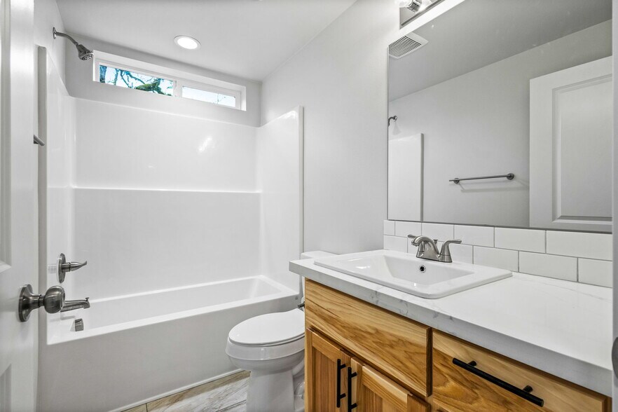 More Photos Of 3619 Green River Rd, Sweet Home Multifamily For Sale
