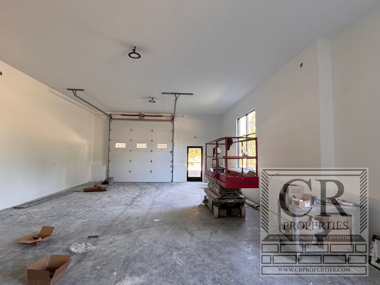 More Photos Of 33 Middlebush Rd, Wappingers Falls Warehouse For Lease