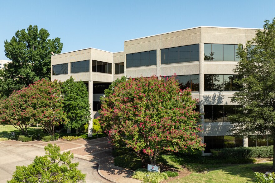 More Photos Of 2650 Thousand Oaks Blvd, Memphis Office For Lease