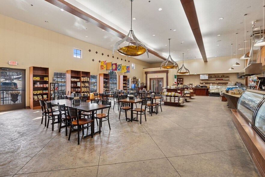 More Photos Of 981 Sibley Memorial Hwy, Lilydale Restaurant For Sale