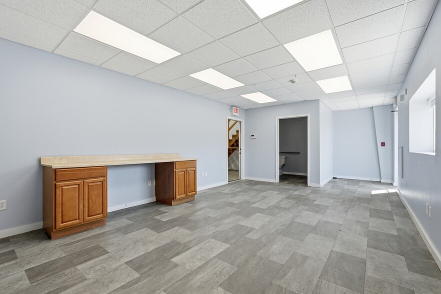 More Photos Of 9 Whalley Way, Southwick Warehouse For Lease