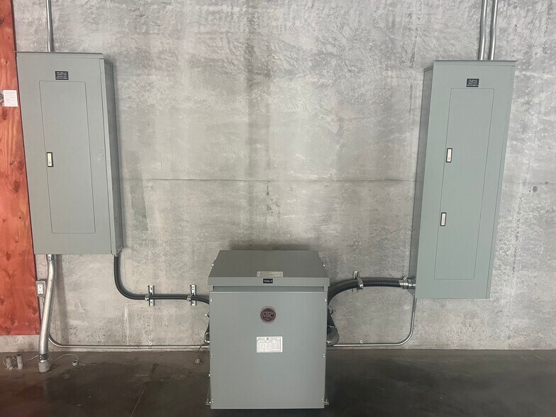 More Photos Of 8690 Barnard St, Vancouver Warehouse For Lease