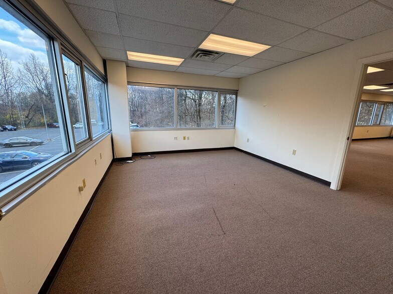 More Photos Of 1 Corwin Ct, Newburgh Medical For Lease