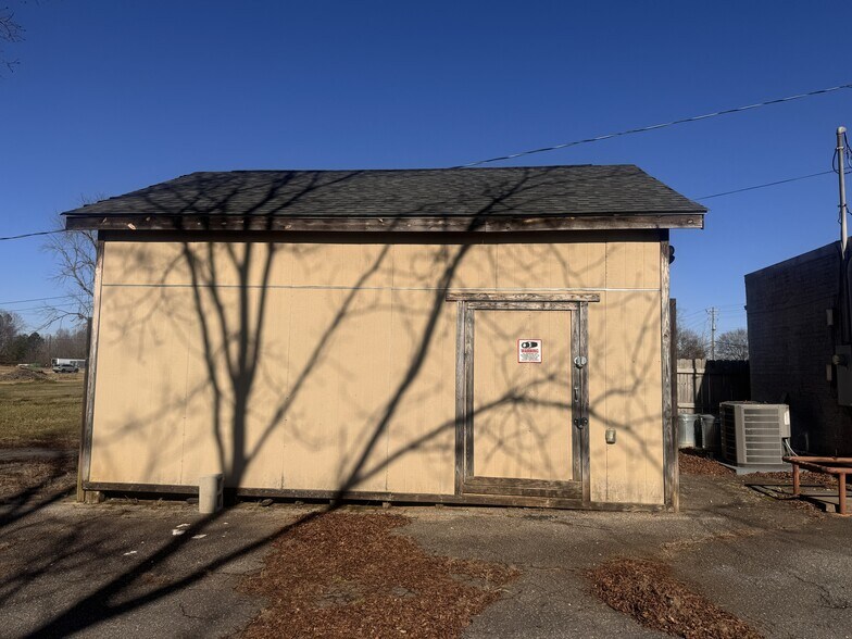 More Photos Of 1421 N Limestone St, Gaffney Office For Sale