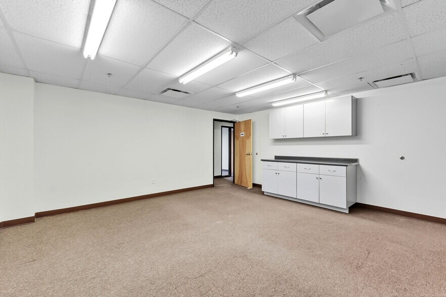 More Photos Of 114 Village Pl, Dillon Office For Sale