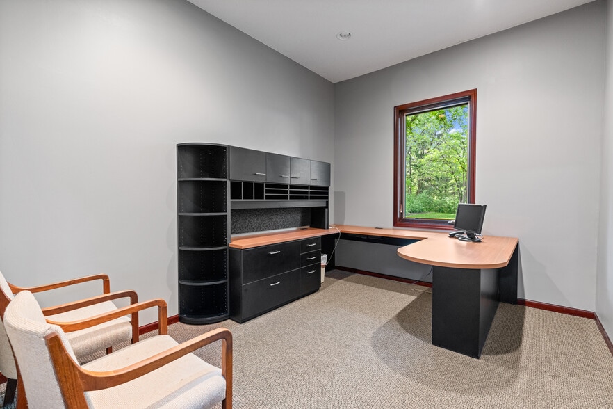 More Photos Of 9340 Hennepin Town Rd, Eden Prairie Office For Sale