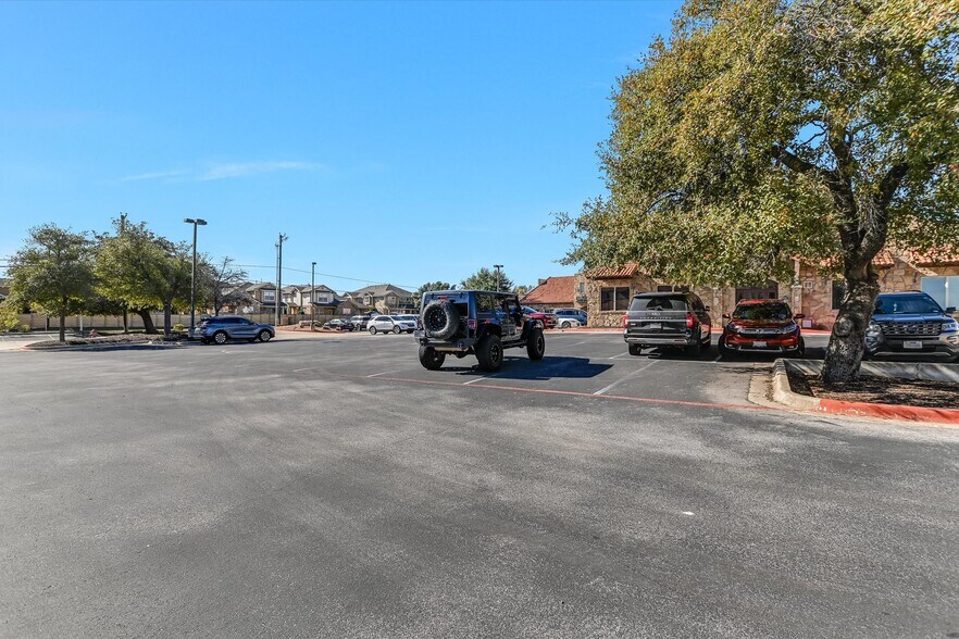 More Photos Of 7700 Cat Hollow Dr, Round Rock Medical For Lease