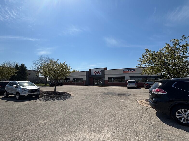 More Photos Of 517 N Westhill Blvd, Appleton Freestanding For Lease