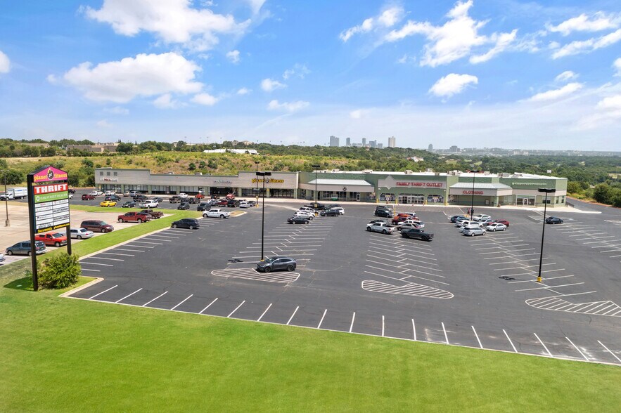 More Photos Of 1900-1978 Ephriham Ave, Fort Worth Unknown For Lease