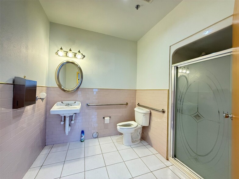 More Photos Of 5208 Village Creek Dr, Plano Office For Sale