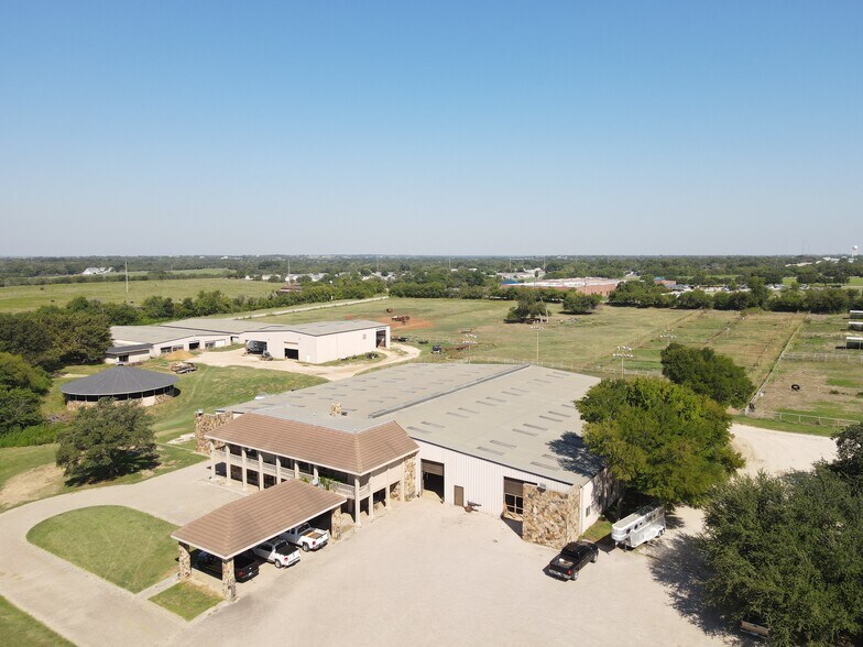 More Photos Of 2001 Stemmons Service, Sanger Land For Sale