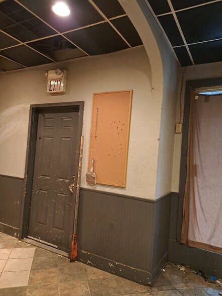 More Photos Of 42 Market St, Bangor Storefront For Lease
