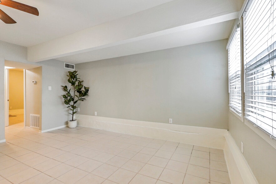 More Photos Of 517 13th St, Sacramento Multifamily For Sale