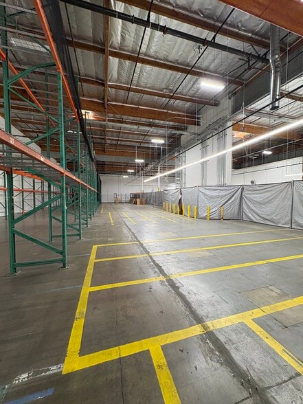 More Photos Of 1344-1388 W Foothill Blvd, Azusa Warehouse For Lease