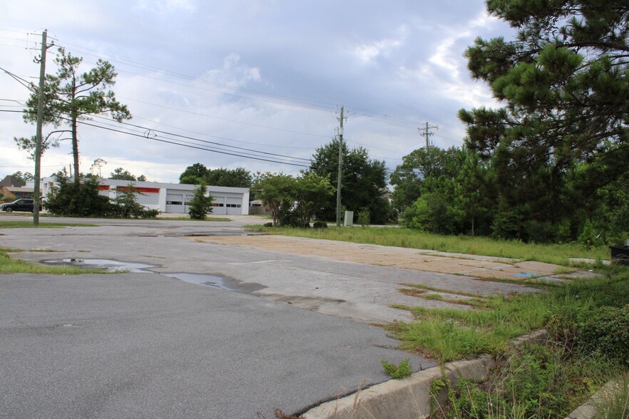 More Photos Of 3931 W Highway 390, Panama City Service Station For Sale