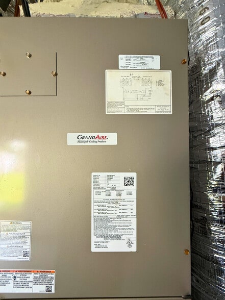 More Photos Of 3851 Harrington st, Oak Park Light Distribution For Sale