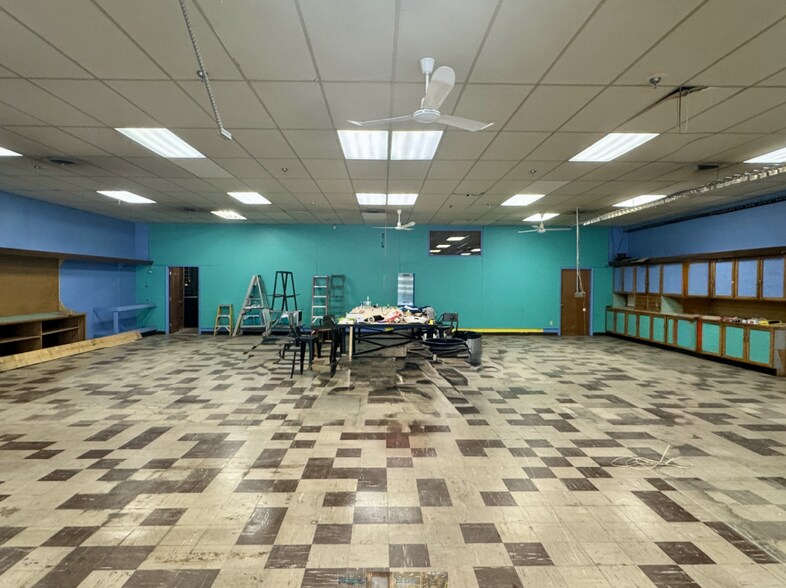 More Photos Of 121 E Main St, Webster Freestanding For Lease