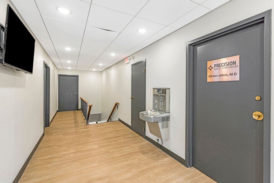 More Photos Of 9030 Montgomery Rd, Cincinnati Medical For Lease