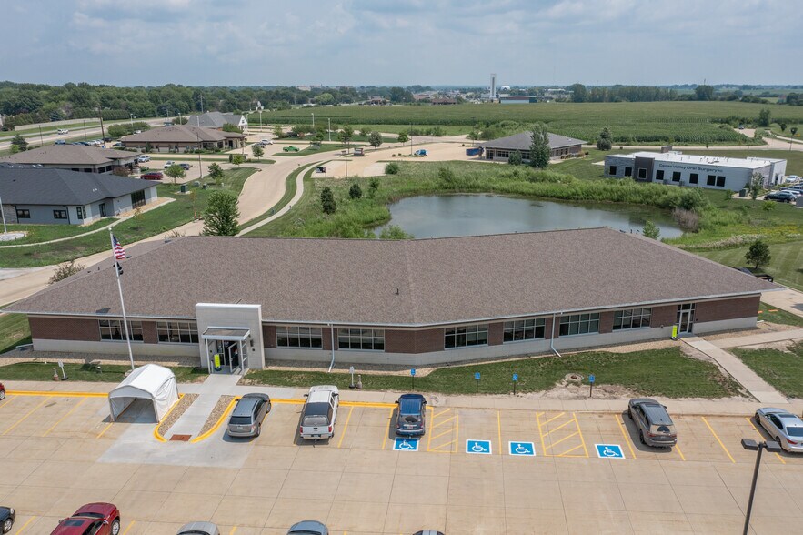 More Photos Of 945 Tower Dr, Waterloo Medical For Lease