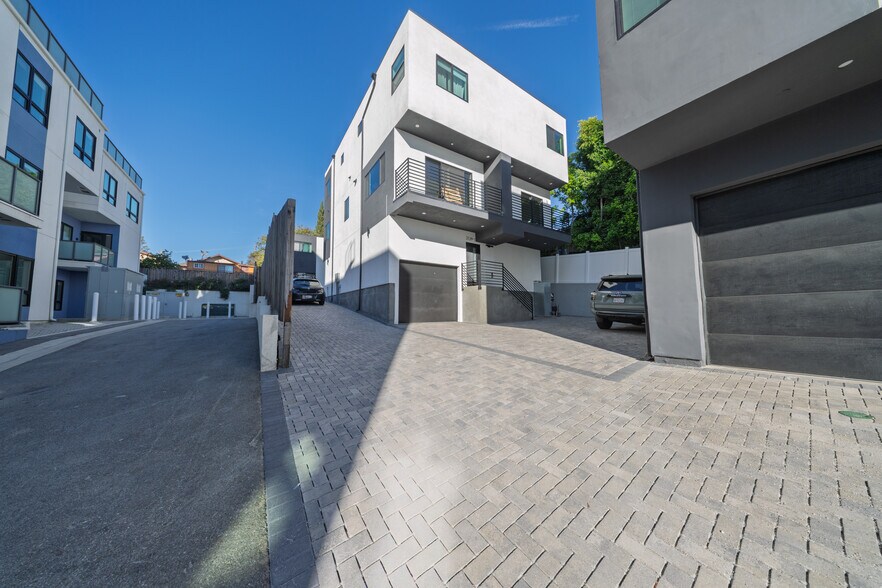 More Photos Of 2129 Aaron St, Los Angeles Apartments For Sale