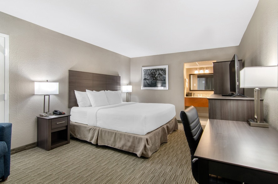 More Photos Of 2700 W 18th Ave, Emporia Hotel For Sale